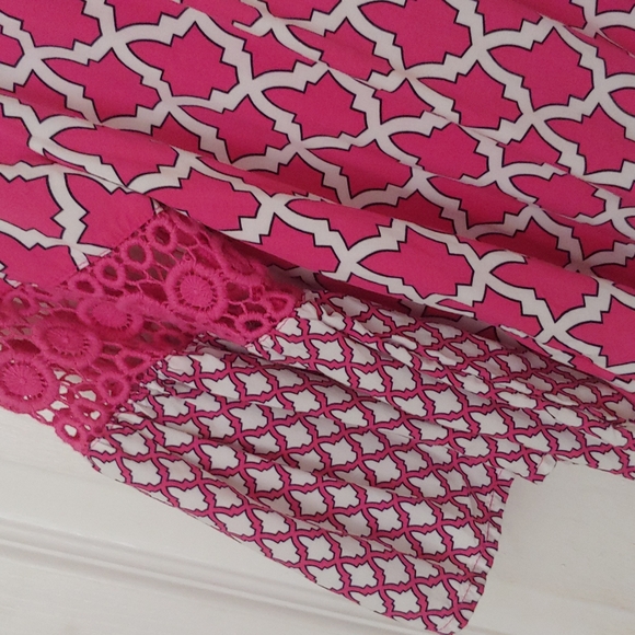 Crown & Ivy Lattice Print Bell Sleeve Peasant Top. Crochet. Size Small Petite - Picture 10 of 14